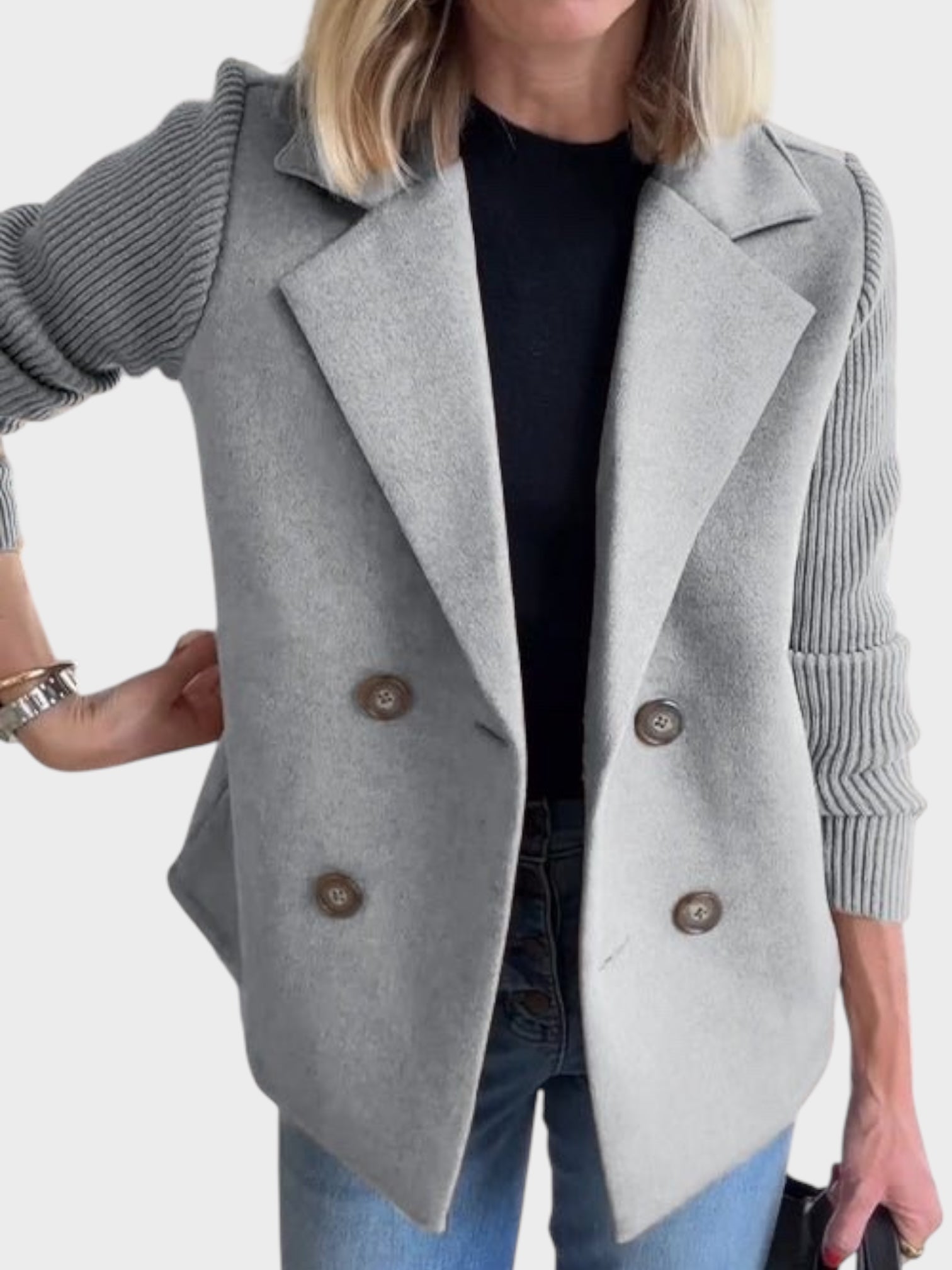Elegant jacket with knitted sleeves