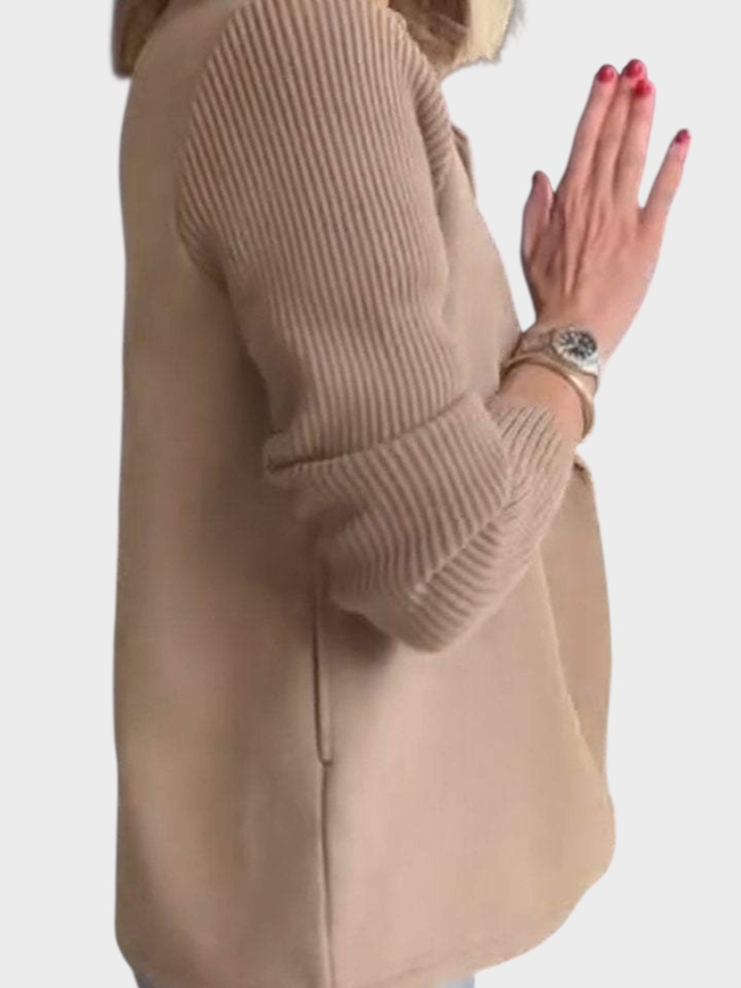 Elegant jacket with knitted sleeves