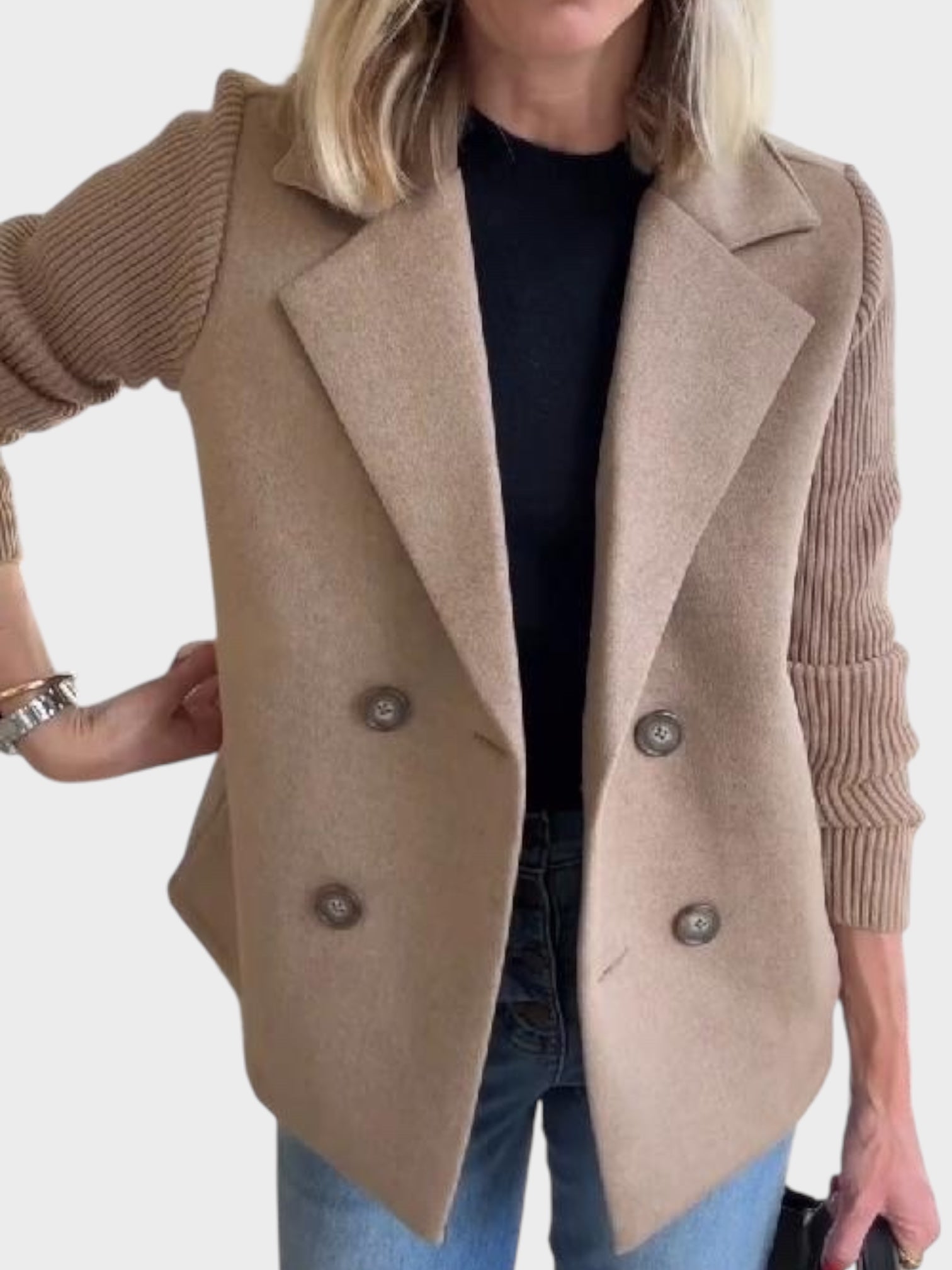 Elegant jacket with knitted sleeves