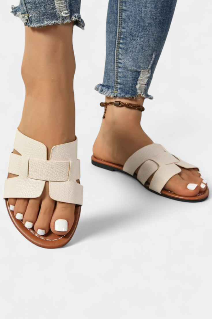 Silvia sandals with a classic design and geometric cut