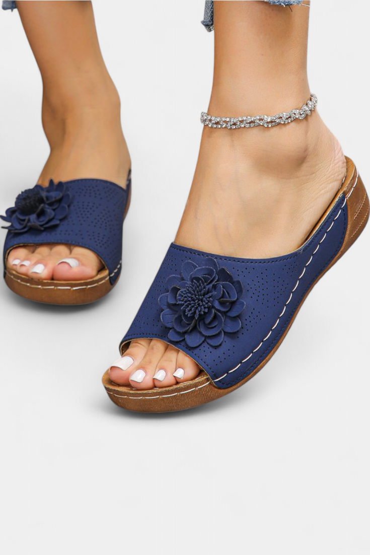 Rich orthopedic sandals with 3D flower and cushion