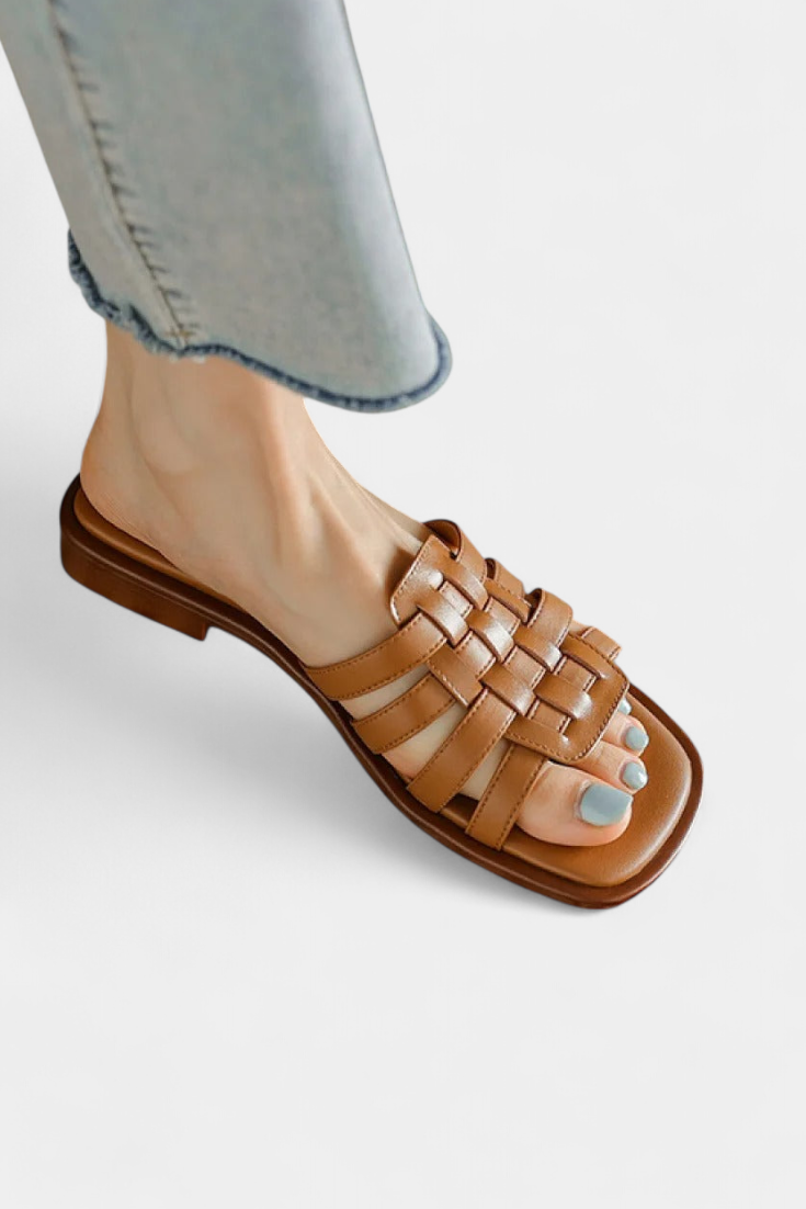 Roma Flat woven sandals