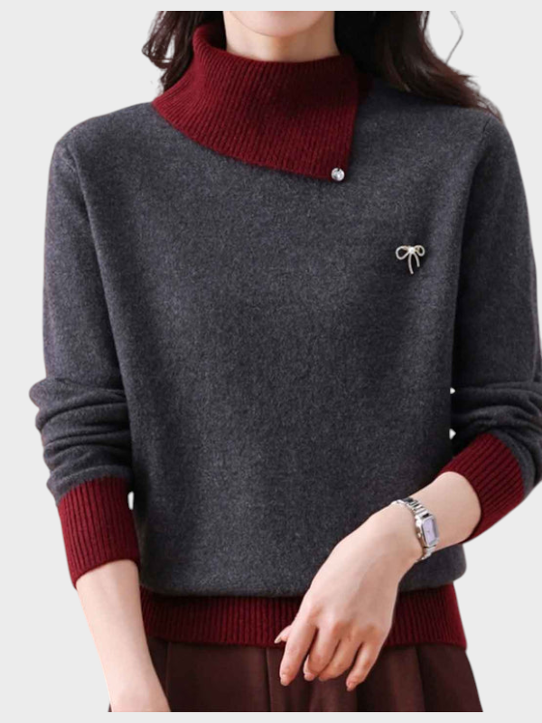 Solvej | Classic Knitted Sweater with High Neck and Contrast Panel