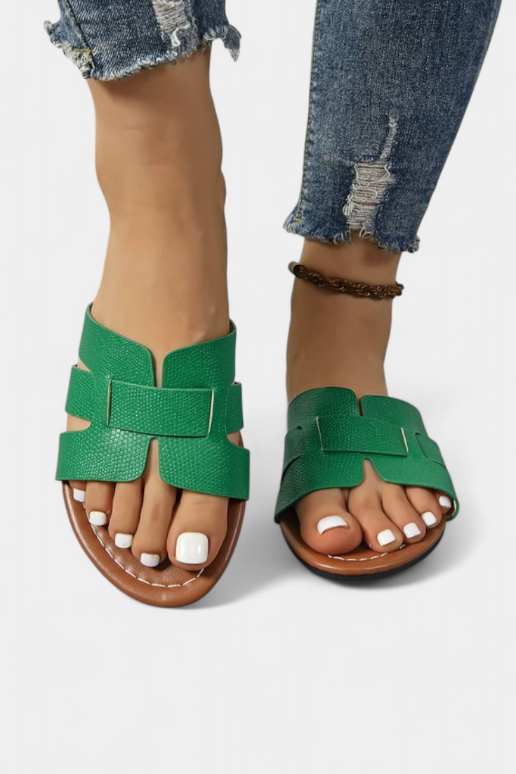 Silvia sandals with a classic design and geometric cut